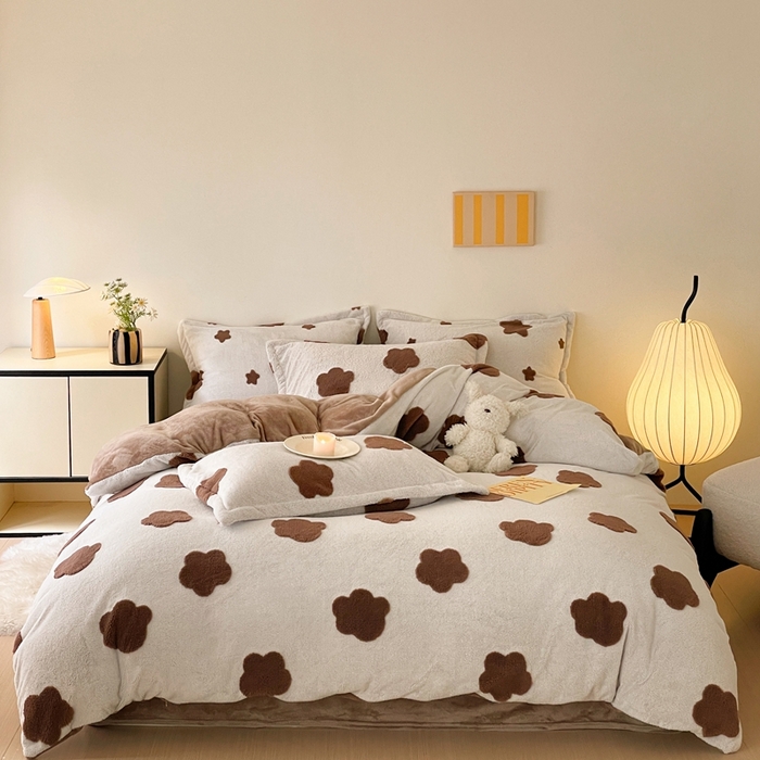 91家纺网 家纺一手货源 找家纺 川悦生活 2025新款A类300克高克重提花牛奶绒四件套 奶咖朵朵