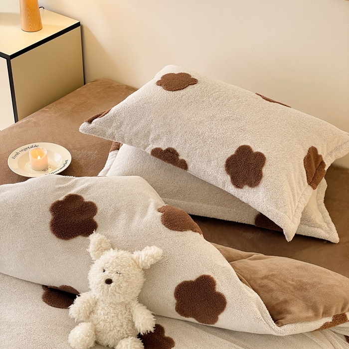 91家纺网 家纺一手货源 找家纺 川悦生活 2025新款A类300克高克重提花牛奶绒四件套 奶咖朵朵