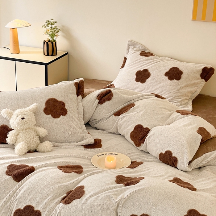 91家纺网 家纺一手货源 找家纺 川悦生活 2025新款A类300克高克重提花牛奶绒四件套 奶咖朵朵