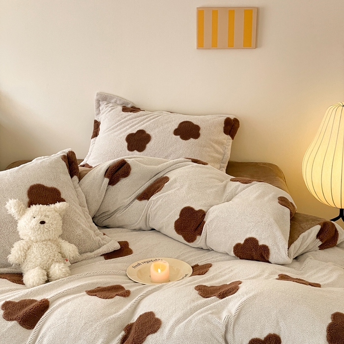 91家纺网 家纺一手货源 找家纺 川悦生活 2025新款A类300克高克重提花牛奶绒四件套 奶咖朵朵