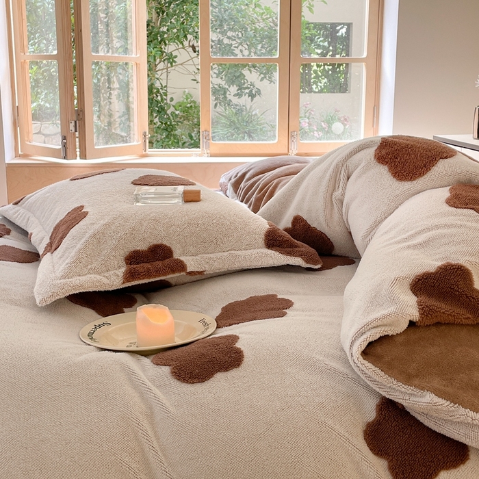 91家纺网 家纺一手货源 找家纺 川悦生活 2025新款A类300克高克重提花牛奶绒四件套 奶咖朵朵