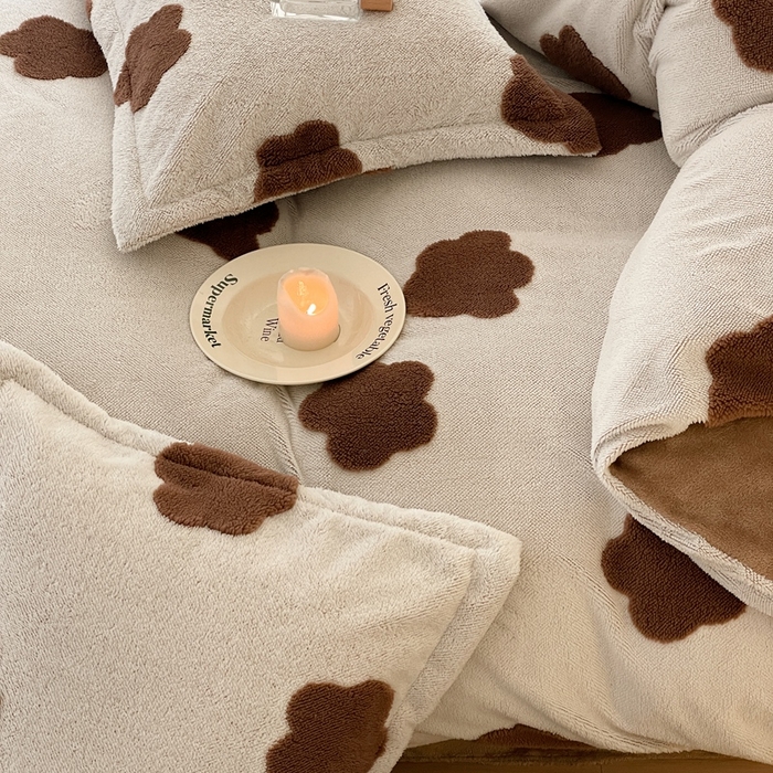 91家纺网 家纺一手货源 找家纺 川悦生活 2025新款A类300克高克重提花牛奶绒四件套 奶咖朵朵