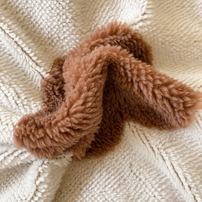 91家纺网 家纺一手货源 找家纺 川悦生活 2025新款A类300克高克重提花牛奶绒四件套 奶咖朵朵