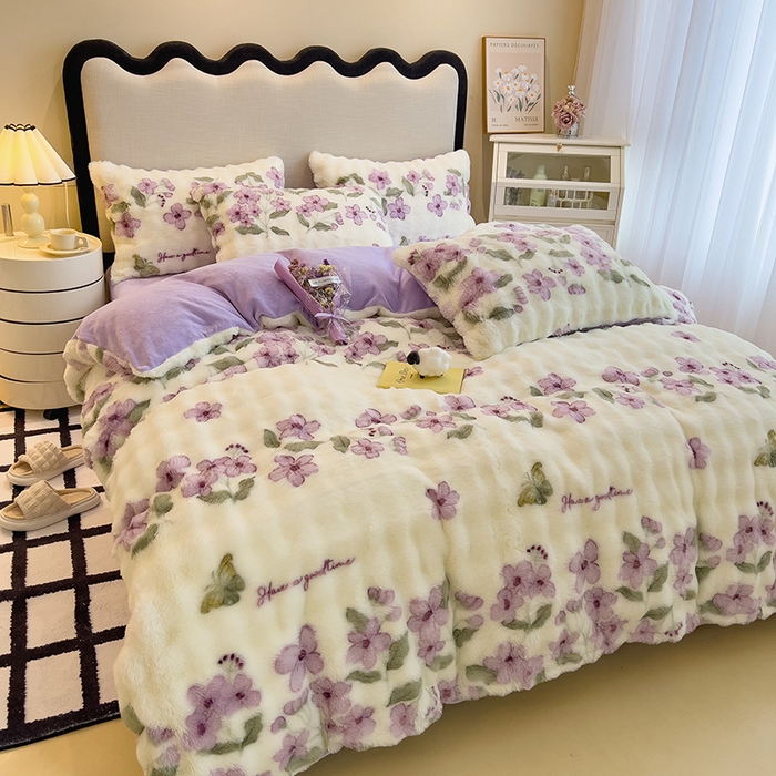 91家纺网 家纺一手货源 找家纺 摩妮卡 2025新款A类大泡泡印花兔毛牛奶绒四件套 梦妆花