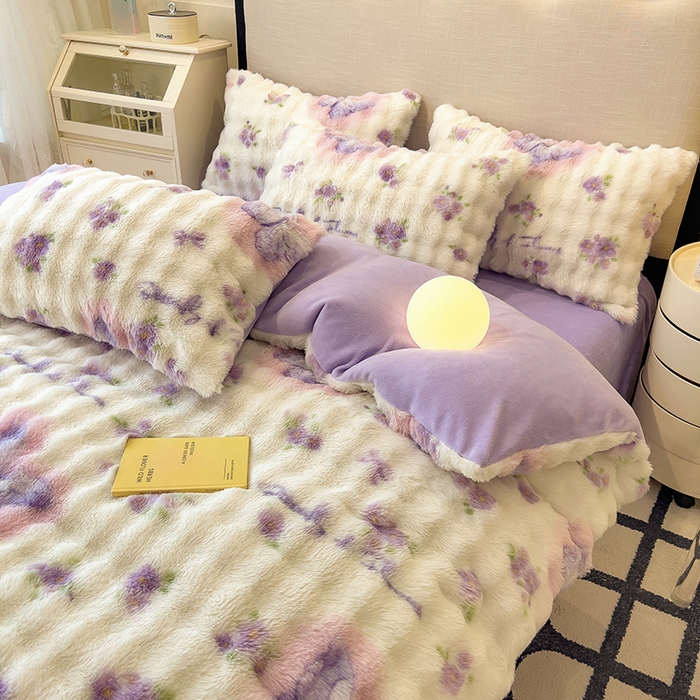 91家纺网 家纺一手货源 找家纺 摩妮卡 2025新款A类大泡泡印花兔毛牛奶绒四件套 花园蝴蝶