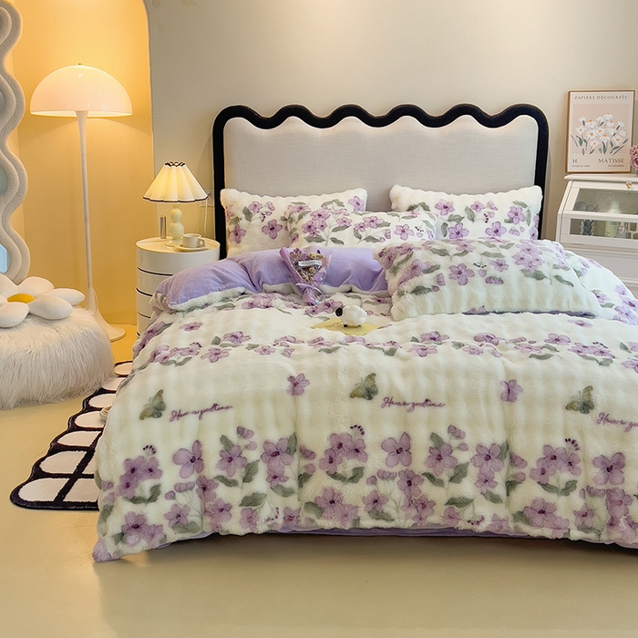 91家纺网 家纺一手货源 找家纺 摩妮卡 2025新款A类大泡泡印花兔毛牛奶绒四件套 梦妆花