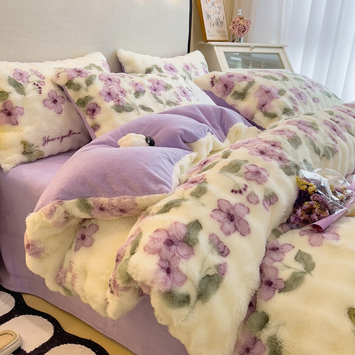 91家纺网 家纺一手货源 找家纺 摩妮卡 2025新款A类大泡泡印花兔毛牛奶绒四件套 梦妆花