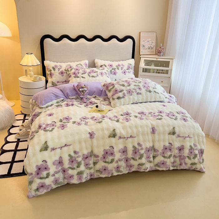 91家纺网 家纺一手货源 找家纺 摩妮卡 2025新款A类大泡泡印花兔毛牛奶绒四件套 梦妆花