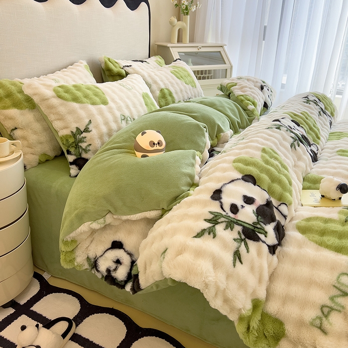 91家纺网 家纺一手货源 找家纺 摩妮卡 2025新款A类大泡泡印花兔毛牛奶绒四件套 熊猫萌萌