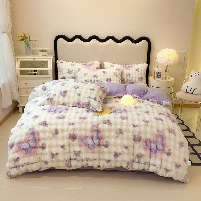 91家纺网 家纺一手货源 找家纺 摩妮卡 2025新款A类大泡泡印花兔毛牛奶绒四件套 花园蝴蝶