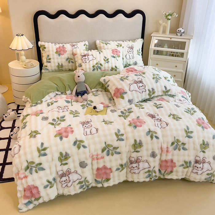 91家纺网 家纺一手货源 找家纺 摩妮卡 2025新款A类大泡泡印花兔毛牛奶绒四件套 萌兔花园