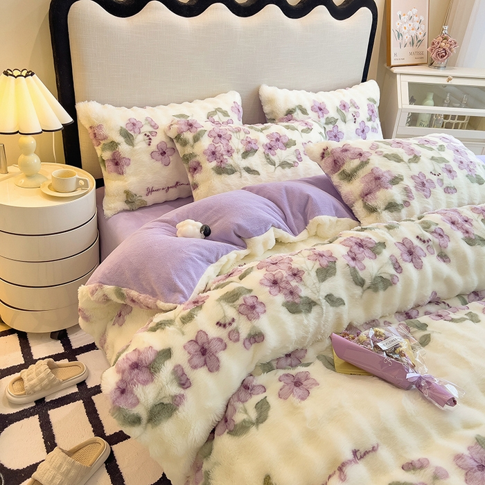 91家纺网 家纺一手货源 找家纺 摩妮卡 2025新款A类大泡泡印花兔毛牛奶绒四件套 梦妆花