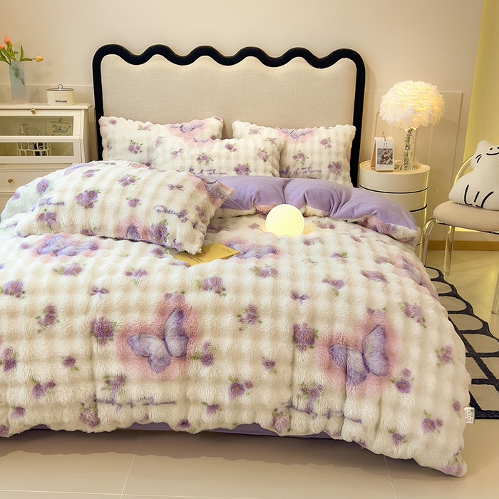 91家纺网 家纺一手货源 找家纺 摩妮卡 2025新款A类大泡泡印花兔毛牛奶绒四件套 花园蝴蝶