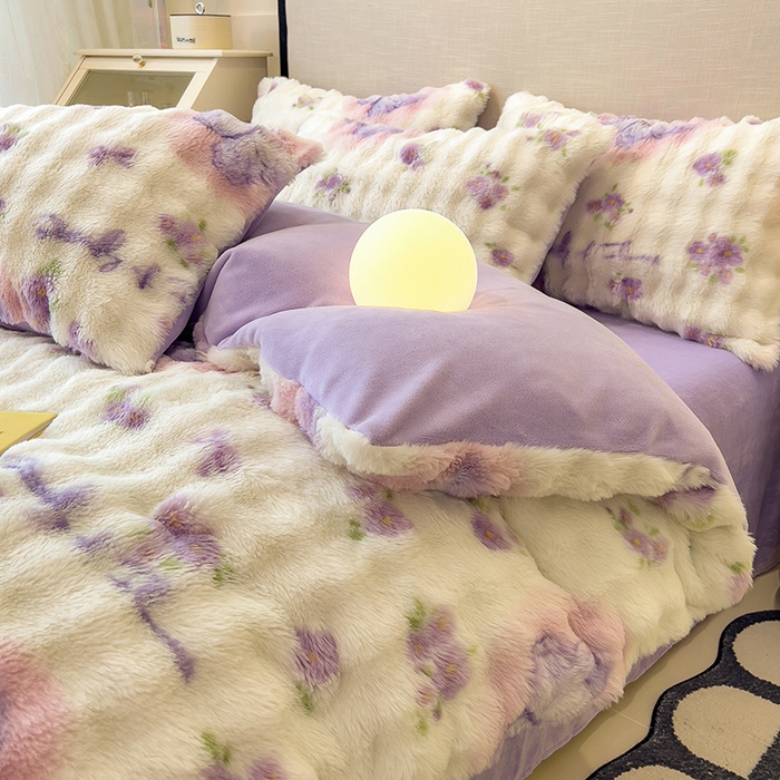 91家纺网 家纺一手货源 找家纺 摩妮卡 2025新款A类大泡泡印花兔毛牛奶绒四件套 花园蝴蝶