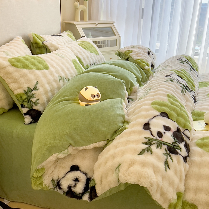 91家纺网 家纺一手货源 找家纺 摩妮卡 2025新款A类大泡泡印花兔毛牛奶绒四件套 熊猫萌萌