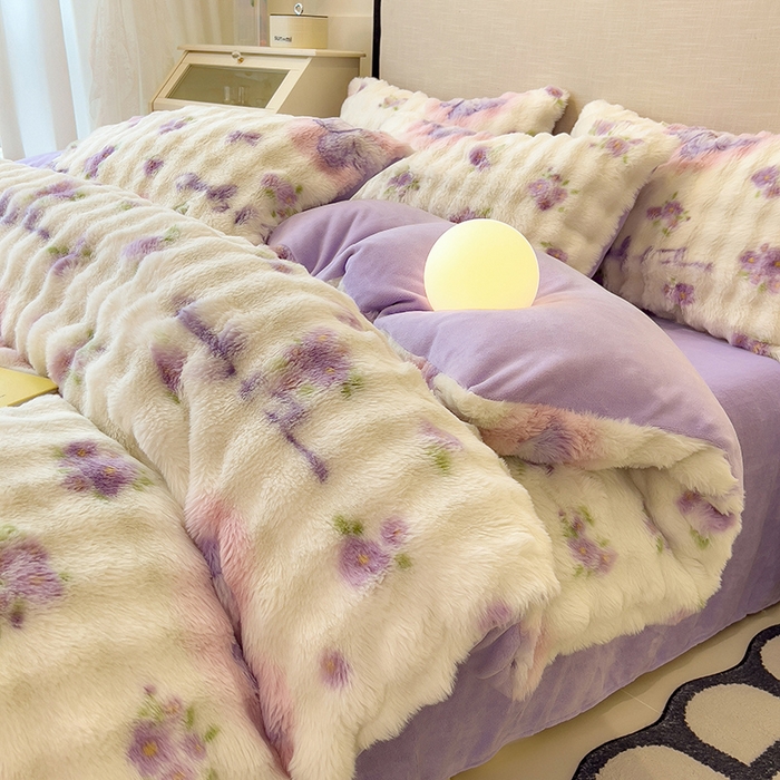 91家纺网 家纺一手货源 找家纺 摩妮卡 2025新款A类大泡泡印花兔毛牛奶绒四件套 花园蝴蝶