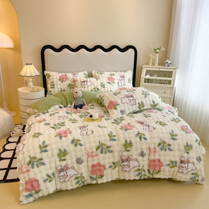 91家纺网 家纺一手货源 找家纺 摩妮卡 2025新款A类大泡泡印花兔毛牛奶绒四件套 萌兔花园