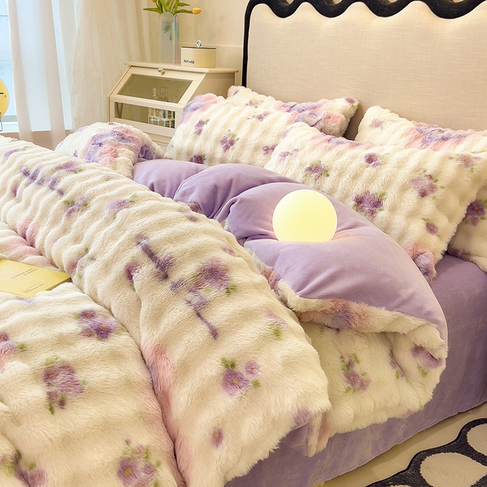 91家纺网 家纺一手货源 找家纺 摩妮卡 2025新款A类大泡泡印花兔毛牛奶绒四件套 花园蝴蝶