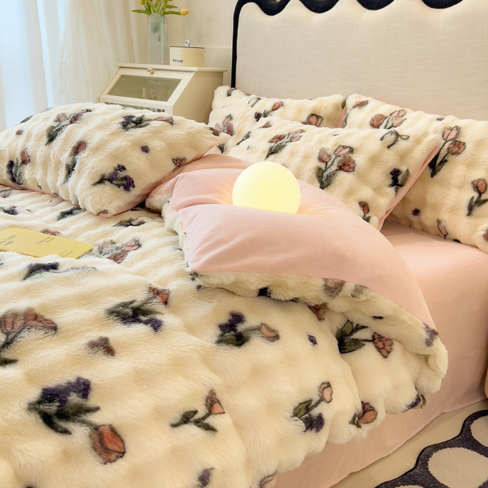 91家纺网 家纺一手货源 找家纺 摩妮卡 2025新款A类大泡泡印花兔毛牛奶绒四件套 慕颜