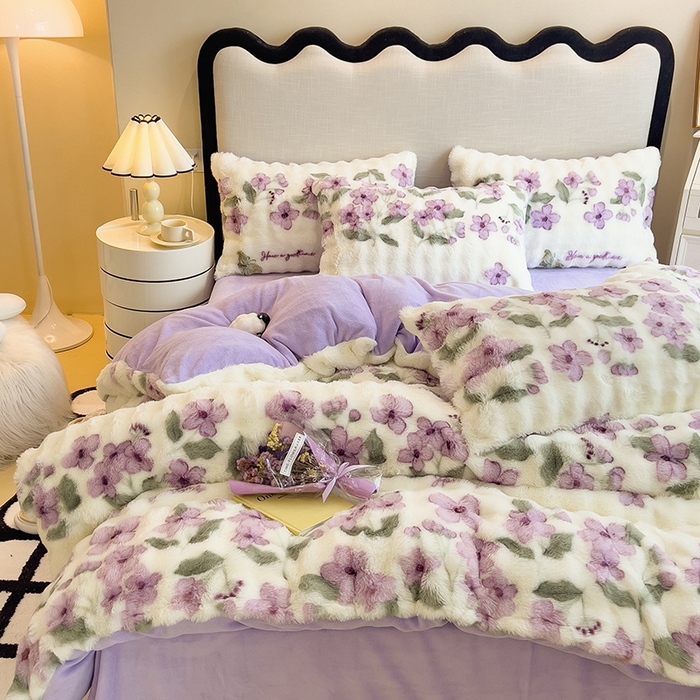 91家纺网 家纺一手货源 找家纺 摩妮卡 2025新款A类大泡泡印花兔毛牛奶绒四件套 梦妆花