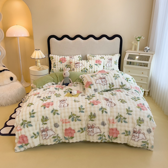 91家纺网 家纺一手货源 找家纺 摩妮卡 2025新款A类大泡泡印花兔毛牛奶绒四件套 萌兔花园