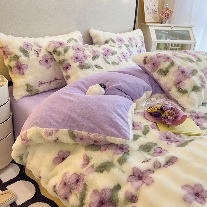 91家纺网 家纺一手货源 找家纺 摩妮卡 2025新款A类大泡泡印花兔毛牛奶绒四件套 梦妆花