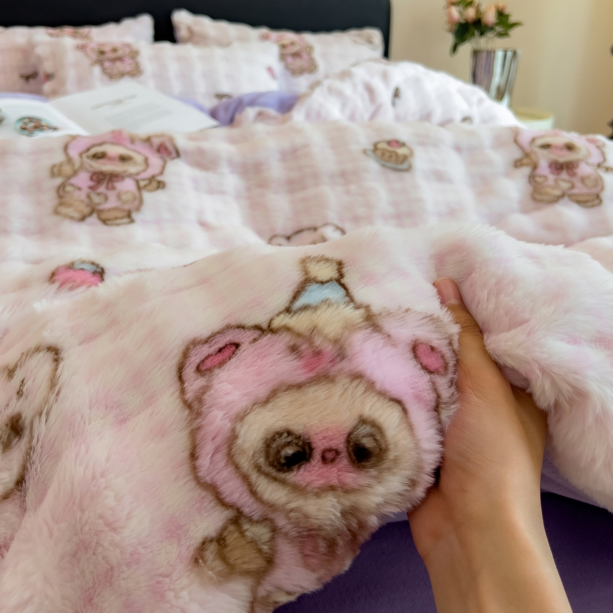 91家纺网 家纺一手货源 找家纺 摩妮卡 2025新款A类大泡泡印花兔毛牛奶绒四件套 可爱宝贝