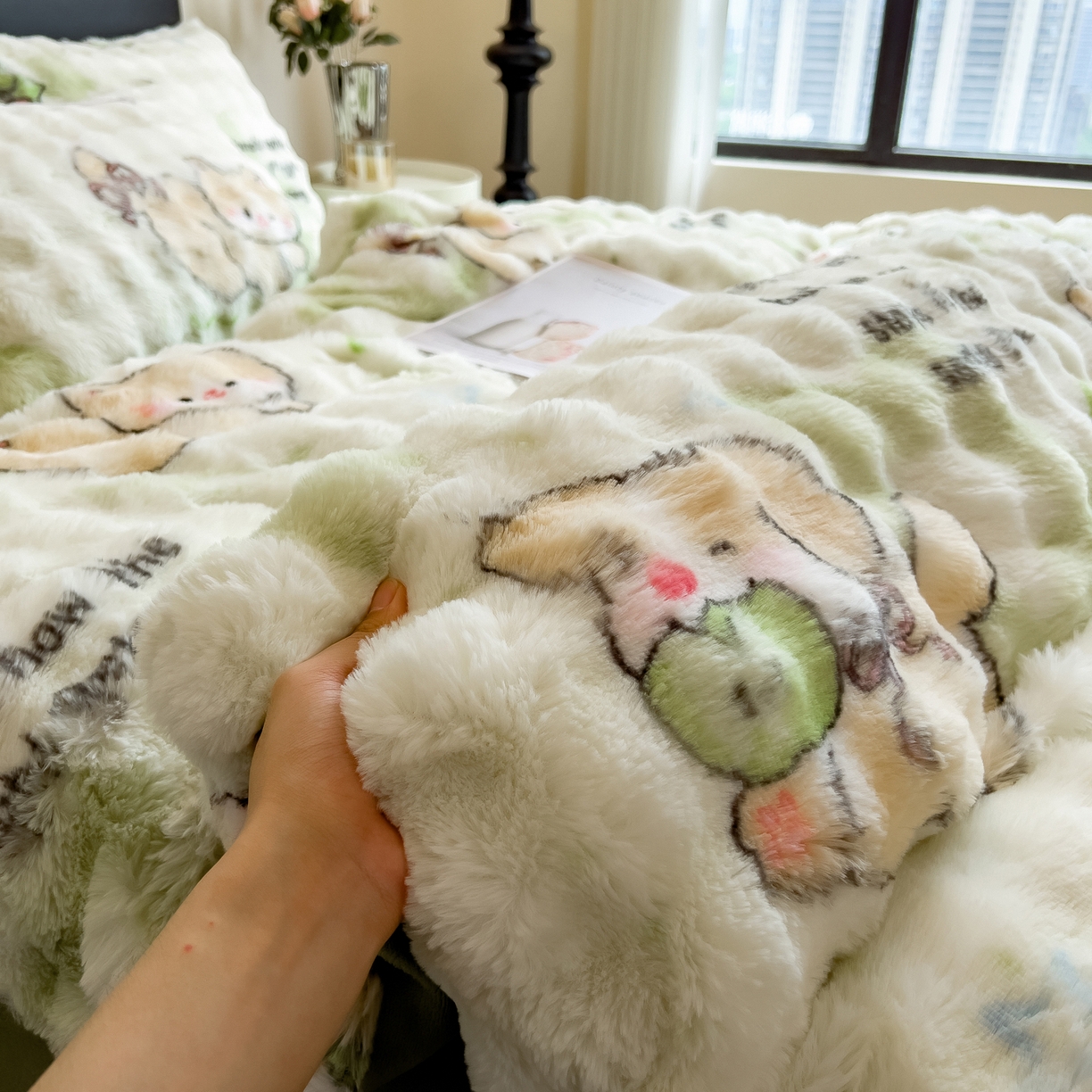 91家纺网 家纺一手货源 找家纺 摩妮卡 2025新款A类大泡泡印花兔毛牛奶绒四件套 活泼小犬