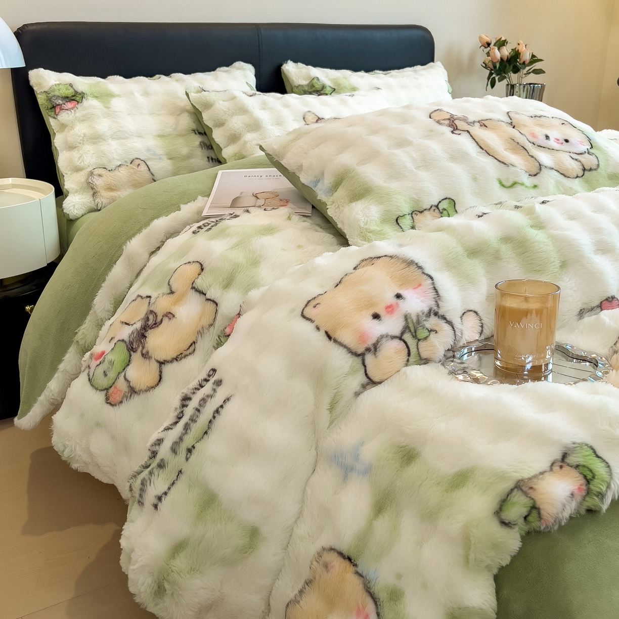 91家纺网 家纺一手货源 找家纺 摩妮卡 2025新款A类大泡泡印花兔毛牛奶绒四件套 活泼小犬