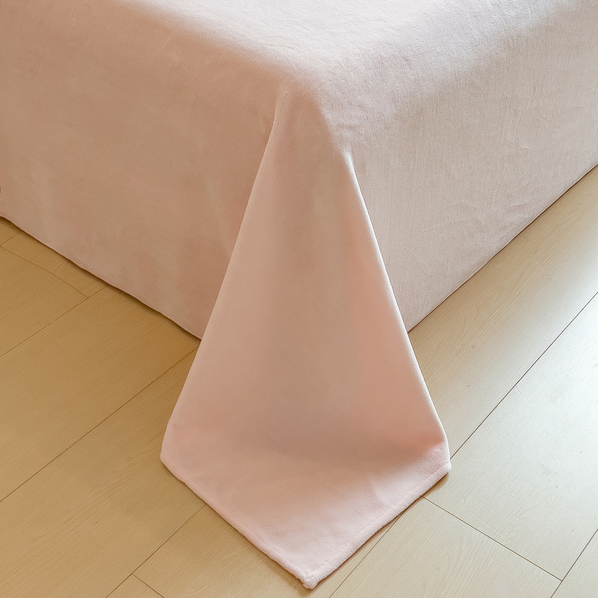 91家纺网 家纺一手货源 找家纺 摩妮卡 2025新款A类大泡泡印花兔毛牛奶绒四件套 谈话会