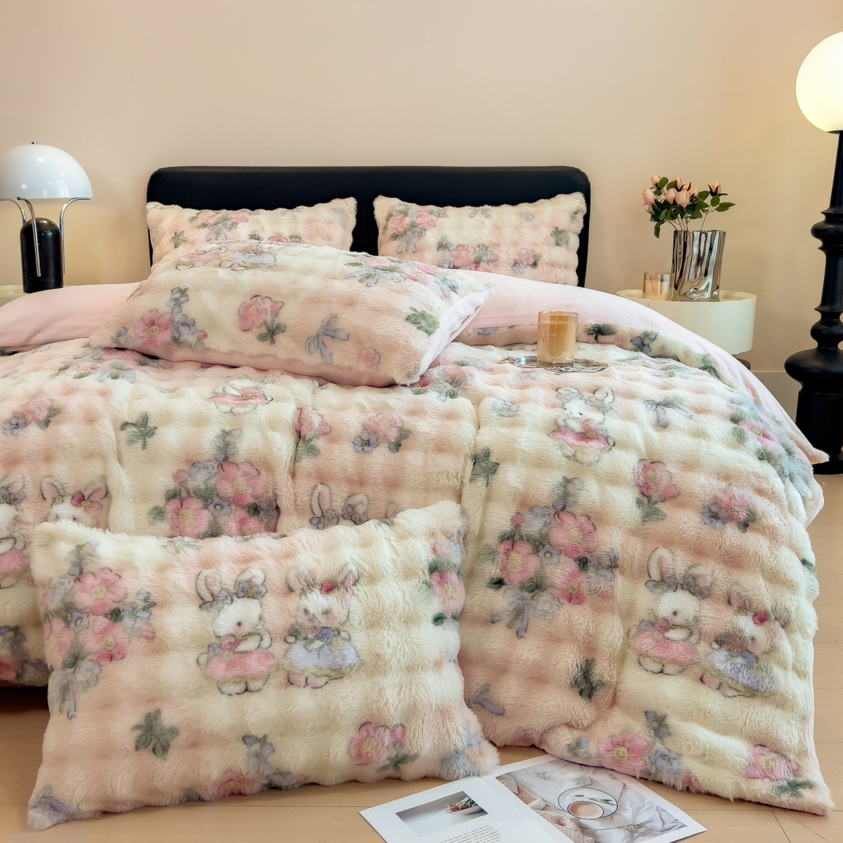 91家纺网 家纺一手货源 找家纺 摩妮卡 2025新款A类大泡泡印花兔毛牛奶绒四件套 谈话会