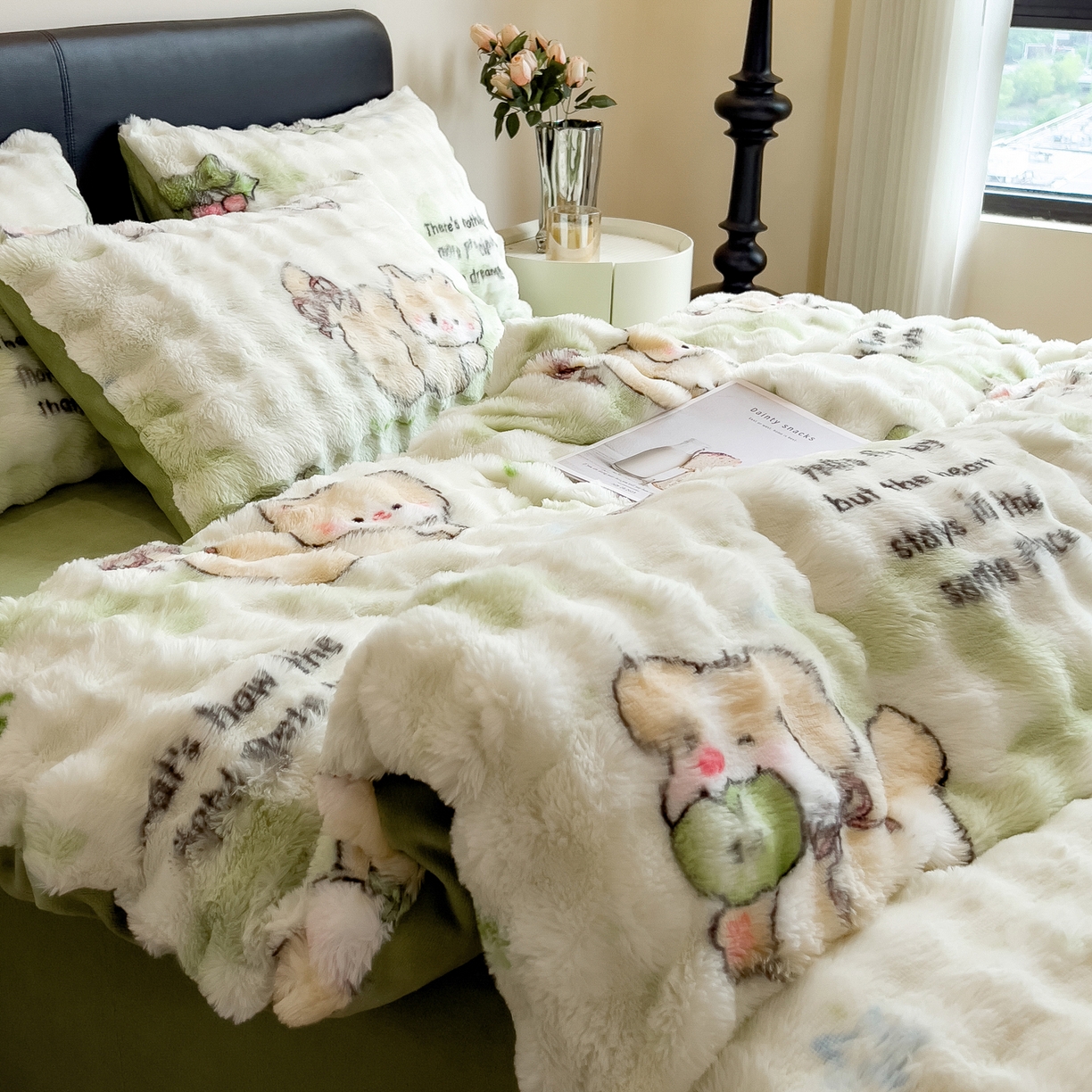 91家纺网 家纺一手货源 找家纺 摩妮卡 2025新款A类大泡泡印花兔毛牛奶绒四件套 活泼小犬