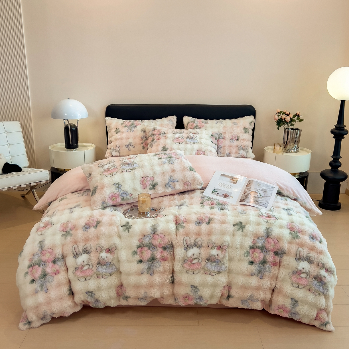 91家纺网 家纺一手货源 找家纺 摩妮卡 2025新款A类大泡泡印花兔毛牛奶绒四件套 谈话会