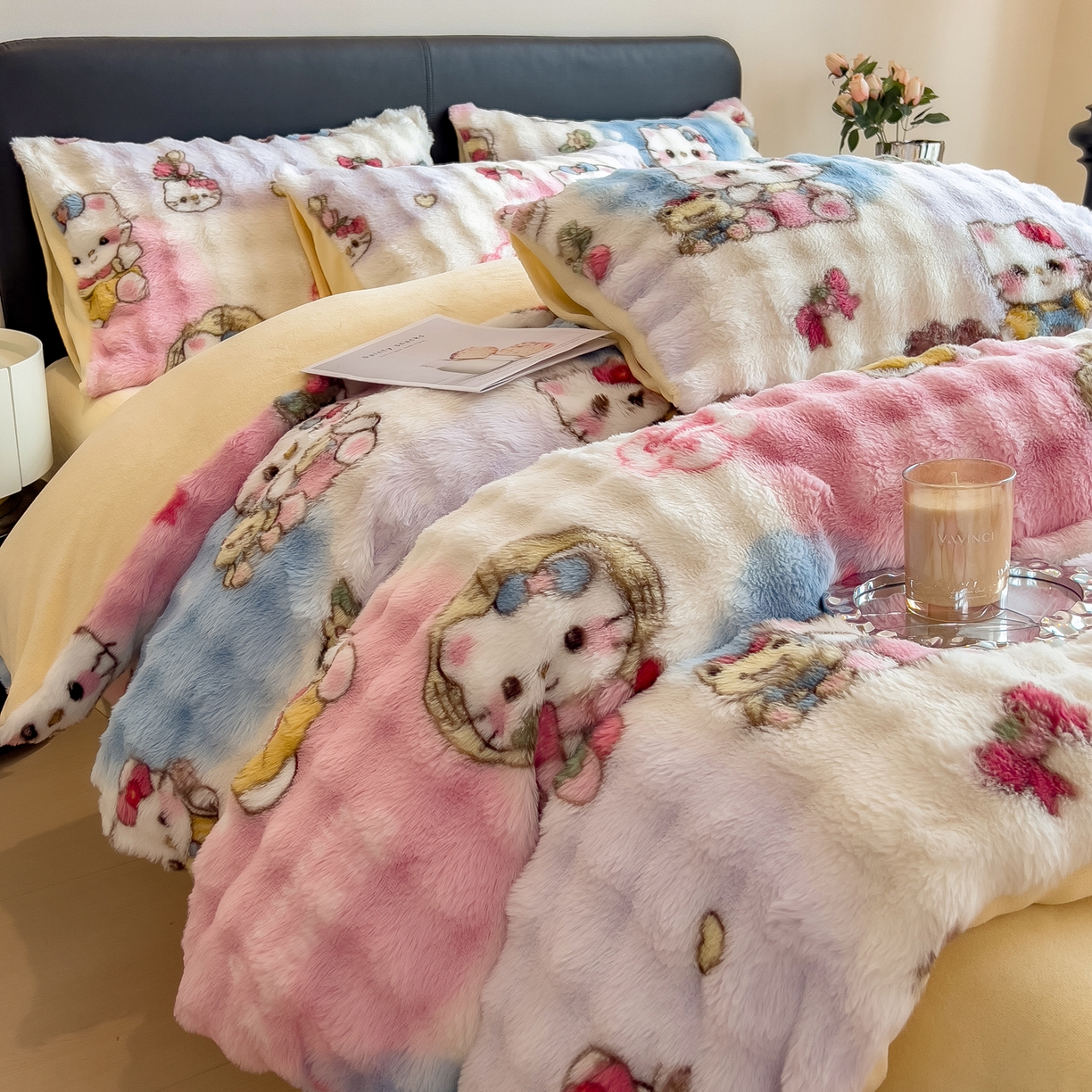 91家纺网 家纺一手货源 找家纺 摩妮卡 2025新款A类大泡泡印花兔毛牛奶绒四件套 猫猫日常