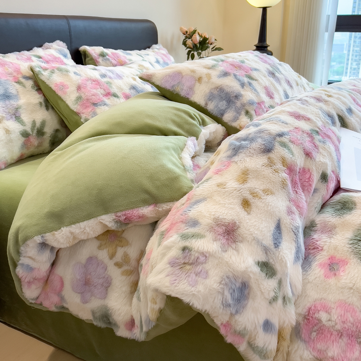 91家纺网 家纺一手货源 找家纺 摩妮卡 2025新款A类大泡泡印花兔毛牛奶绒四件套 卡丽花