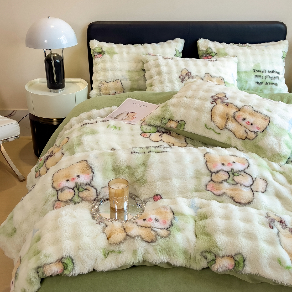 91家纺网 家纺一手货源 找家纺 摩妮卡 2025新款A类大泡泡印花兔毛牛奶绒四件套 活泼小犬