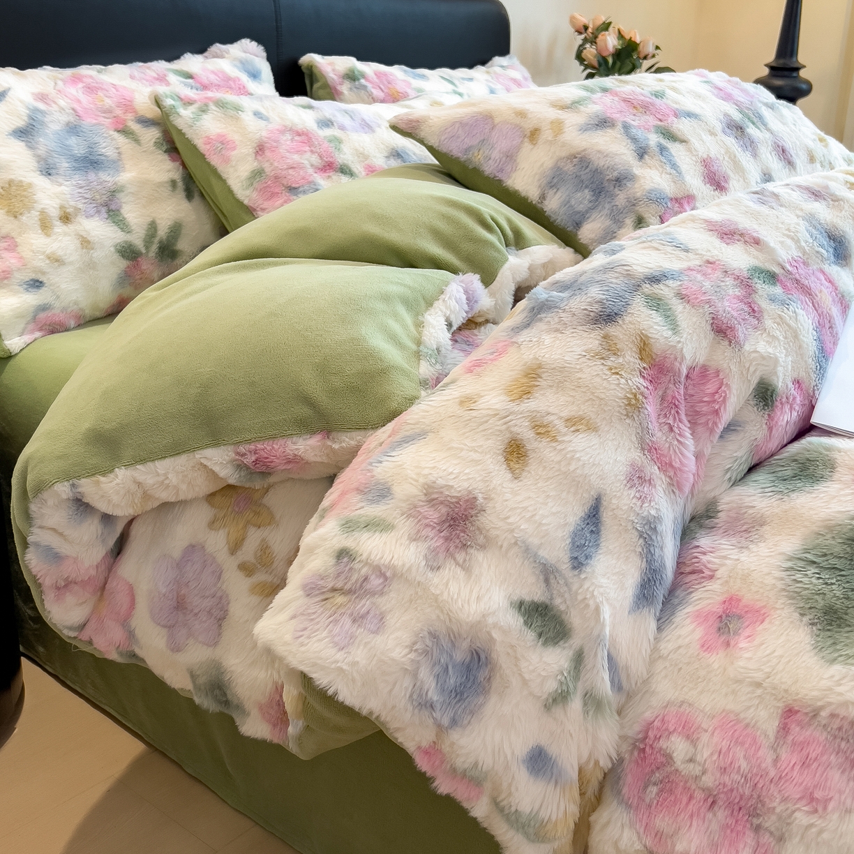 91家纺网 家纺一手货源 找家纺 摩妮卡 2025新款A类大泡泡印花兔毛牛奶绒四件套 卡丽花