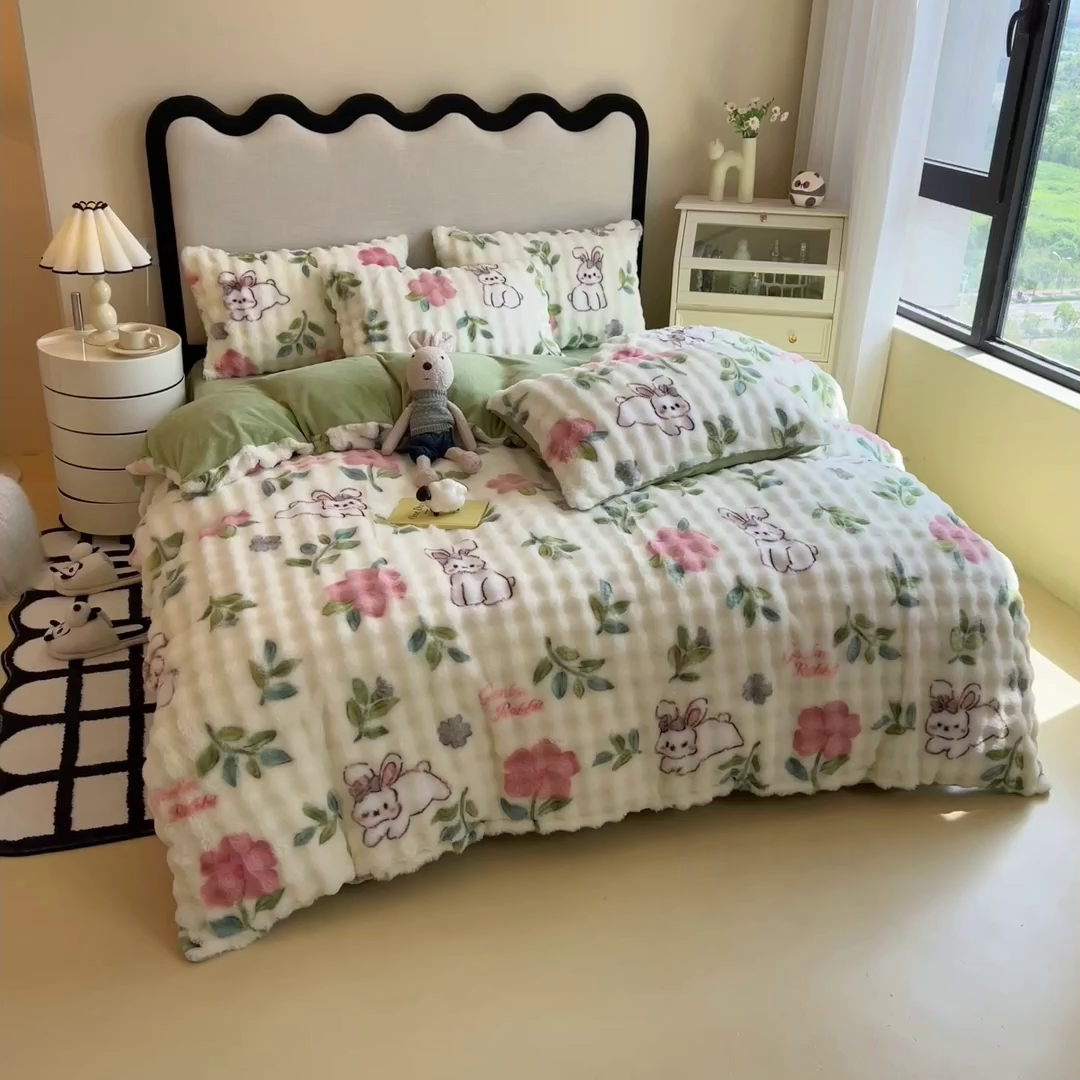 91家纺网 家纺一手货源 找家纺 摩妮卡 2025新款A类大泡泡印花兔毛牛奶绒四件套 萌兔花园
