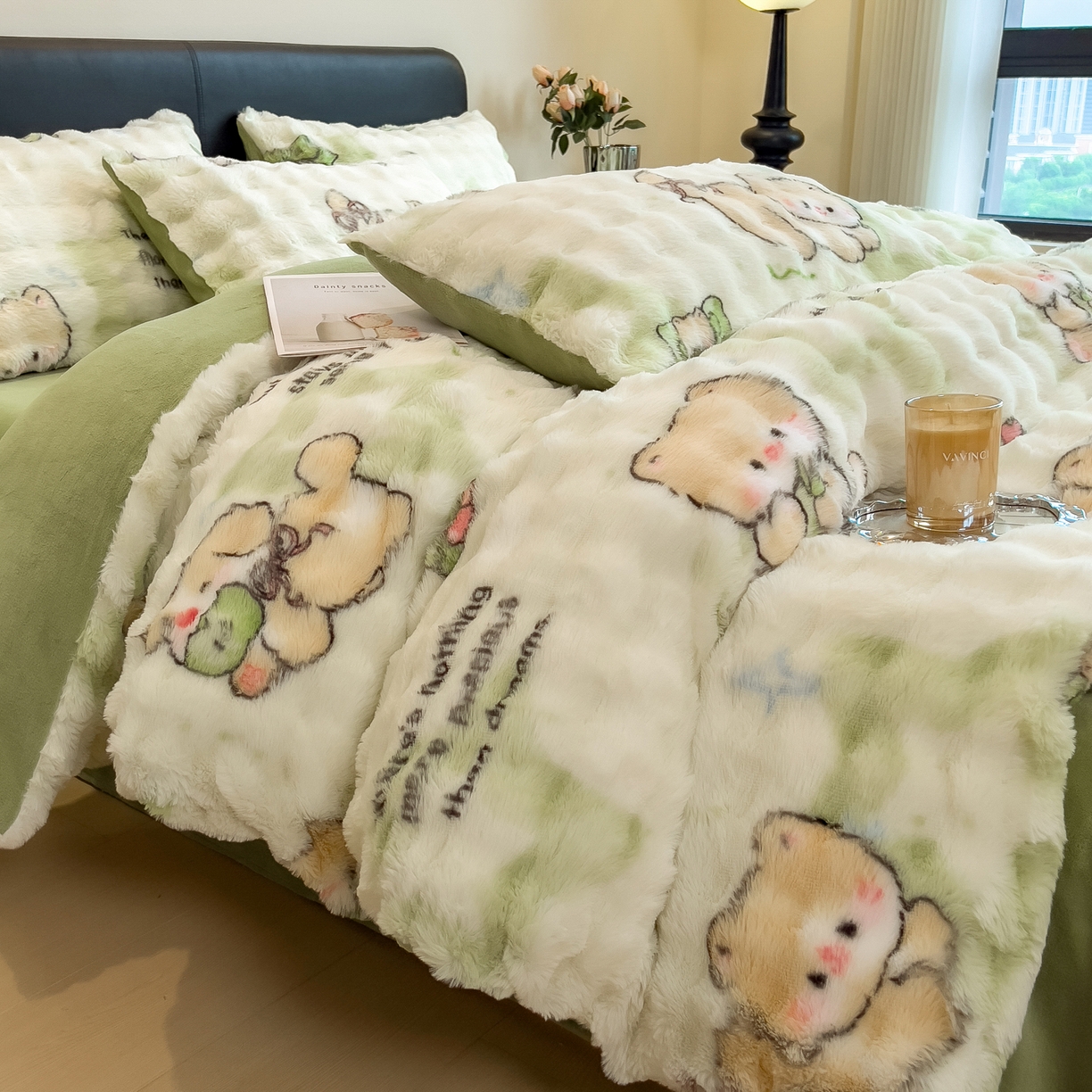 91家纺网 家纺一手货源 找家纺 摩妮卡 2025新款A类大泡泡印花兔毛牛奶绒四件套 活泼小犬