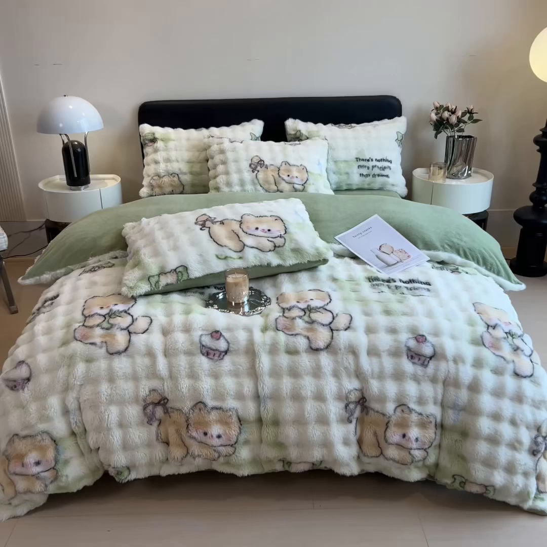 91家纺网 家纺一手货源 找家纺 摩妮卡 2025新款A类大泡泡印花兔毛牛奶绒四件套 活泼小犬