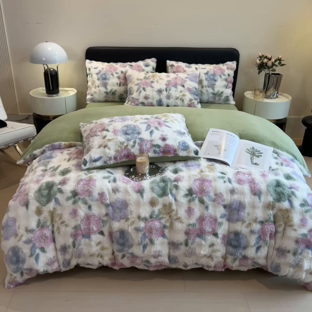 91家纺网 家纺一手货源 找家纺 摩妮卡 2025新款A类大泡泡印花兔毛牛奶绒四件套 卡丽花