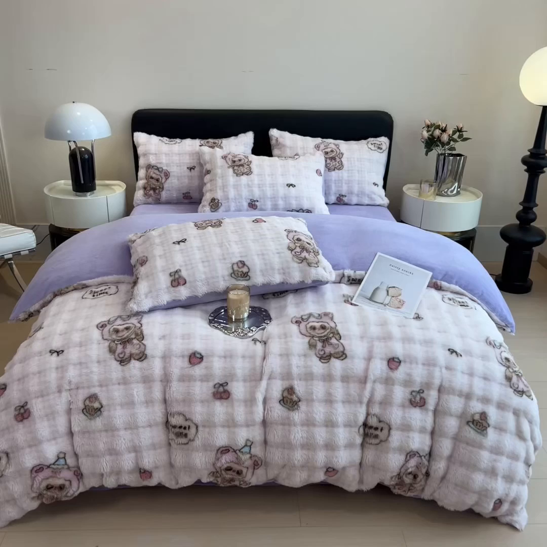 91家纺网 家纺一手货源 找家纺 摩妮卡 2025新款A类大泡泡印花兔毛牛奶绒四件套 可爱宝贝