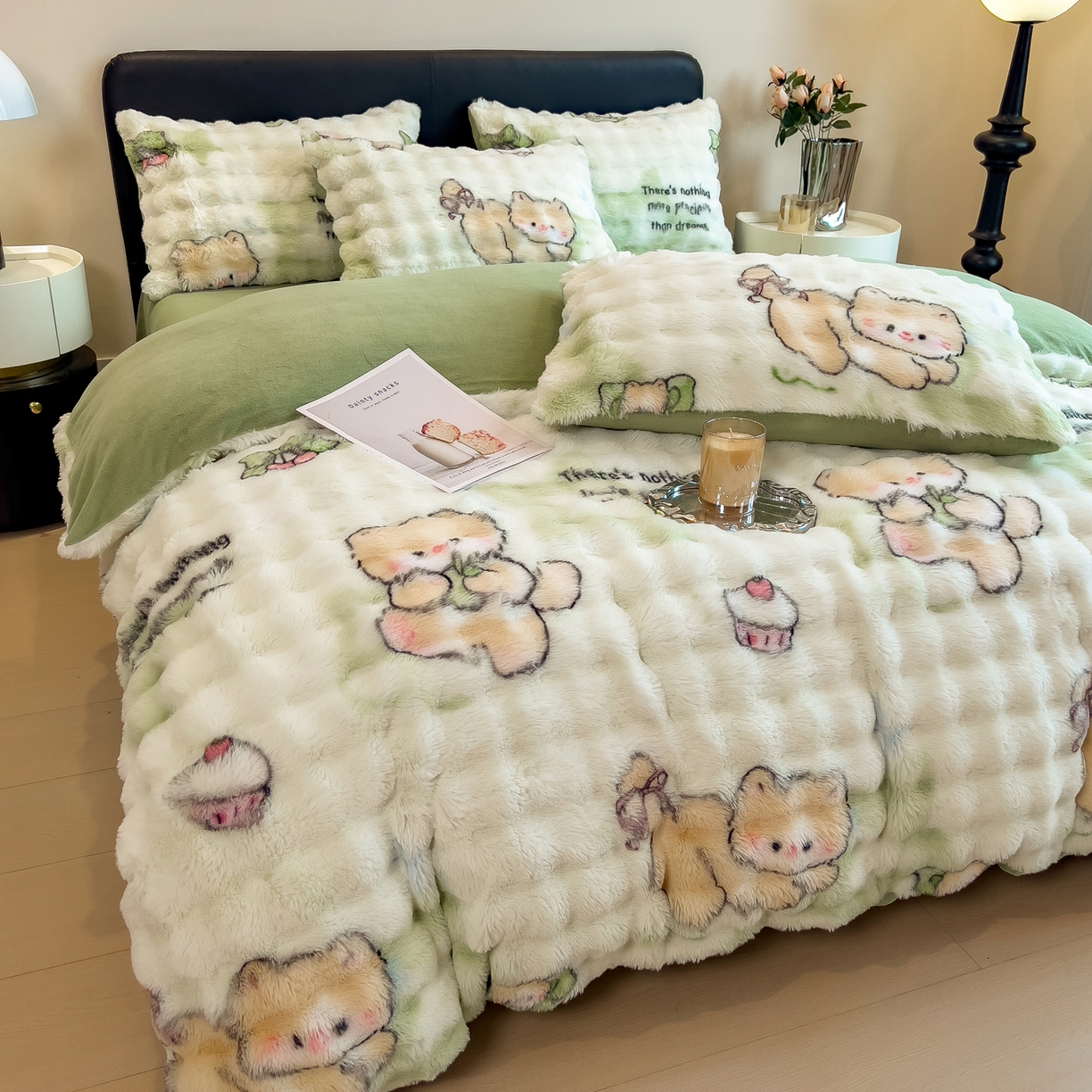 91家纺网 家纺一手货源 找家纺 摩妮卡 2025新款A类大泡泡印花兔毛牛奶绒四件套 活泼小犬