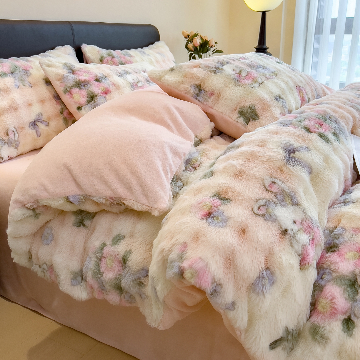 91家纺网 家纺一手货源 找家纺 摩妮卡 2025新款A类大泡泡印花兔毛牛奶绒四件套 谈话会