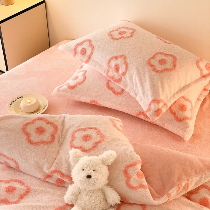 91家纺网 家纺一手货源 找家纺 川悦生活 2025新款A类300克高克重提花牛奶绒四件套 暖阳小花