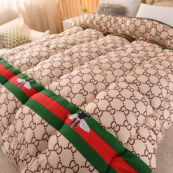 91家纺网 家纺一手货源 找家纺 2025新款保暖羊羔绒冬被 小蜜蜂