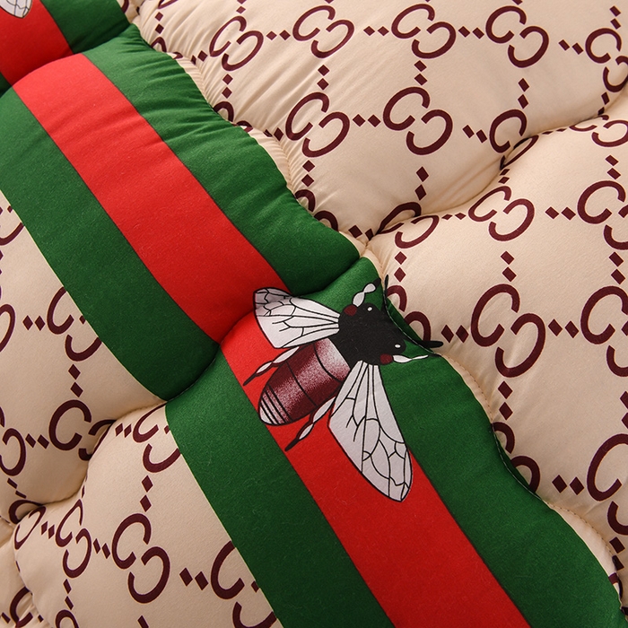 91家纺网 家纺一手货源 找家纺 2025新款保暖羊羔绒冬被 小蜜蜂