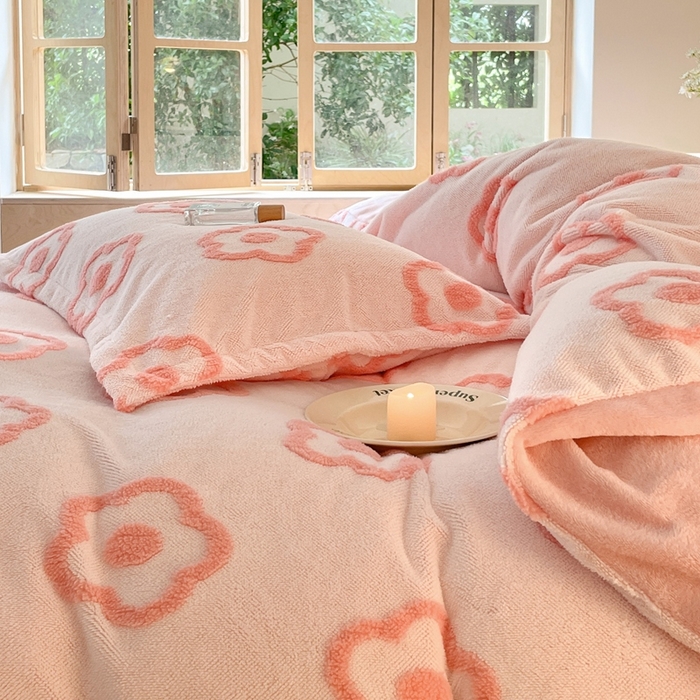 91家纺网 家纺一手货源 找家纺 川悦生活 2025新款A类300克高克重提花牛奶绒四件套 暖阳小花