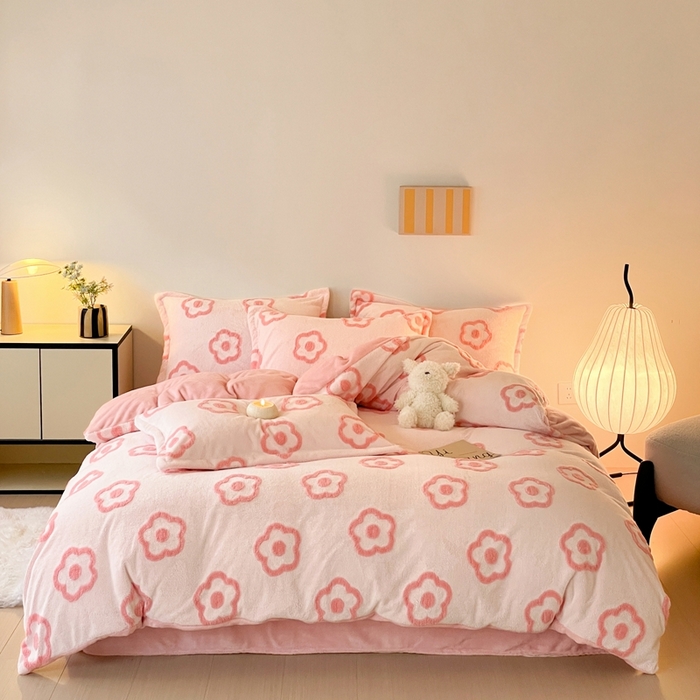 91家纺网 家纺一手货源 找家纺 川悦生活 2025新款A类300克高克重提花牛奶绒四件套 暖阳小花