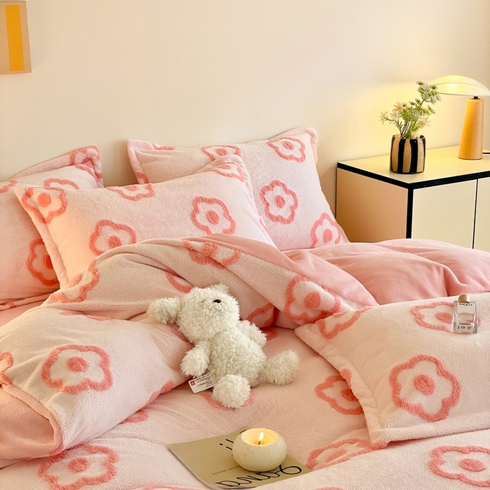 91家纺网 家纺一手货源 找家纺 川悦生活 2025新款A类300克高克重提花牛奶绒四件套 暖阳小花